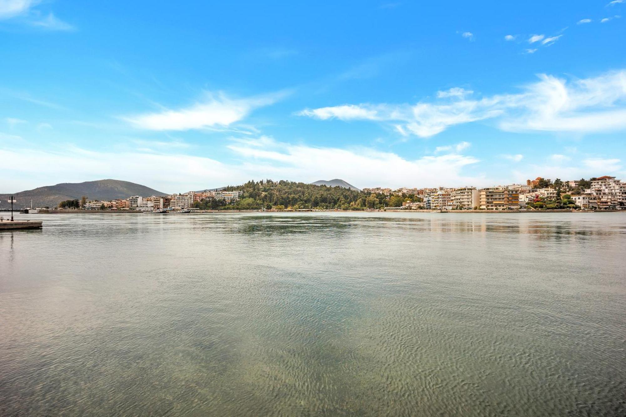 Fabulous Central Apartment Close To The Sea! Chalkida Exterior photo